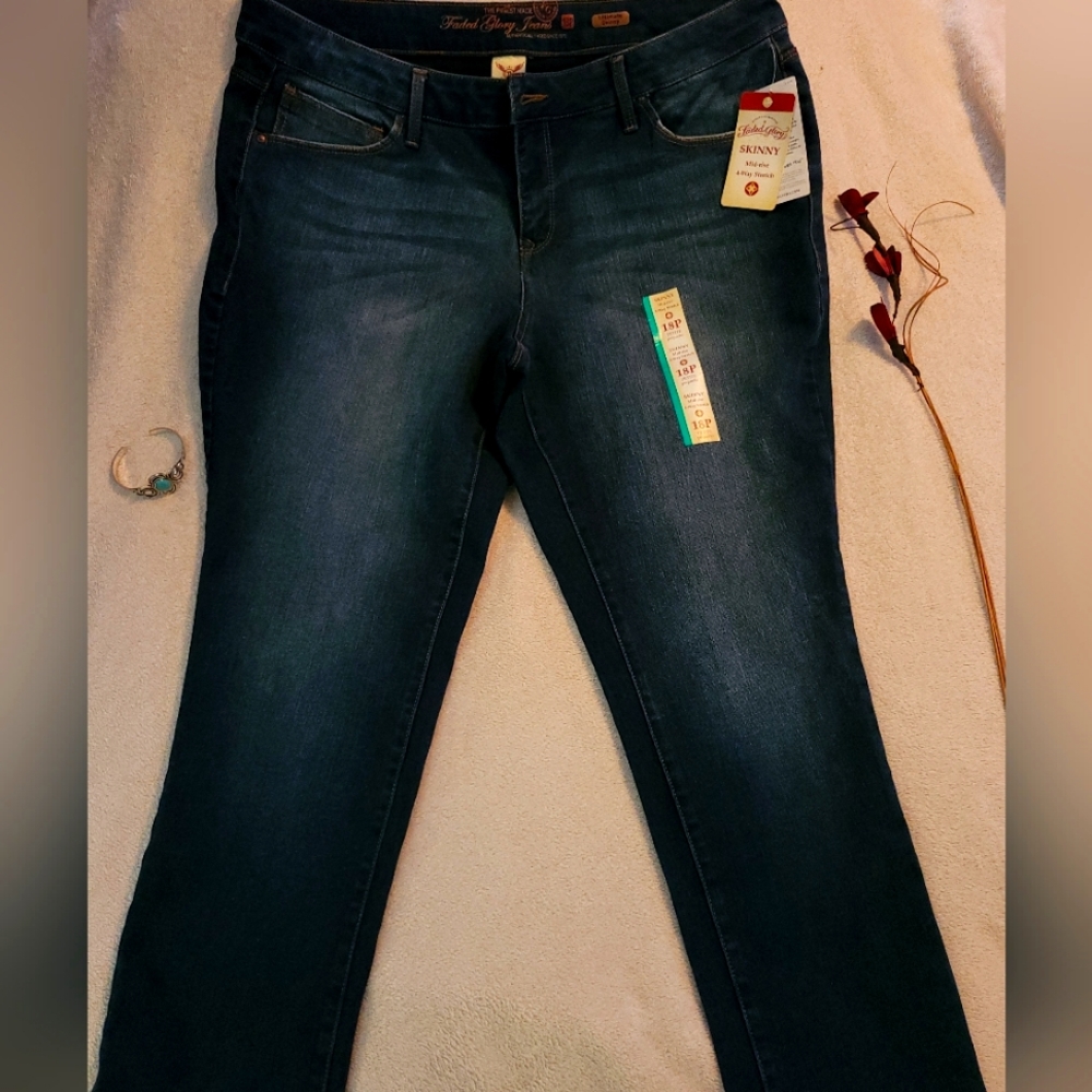 Skinny midrise jeans